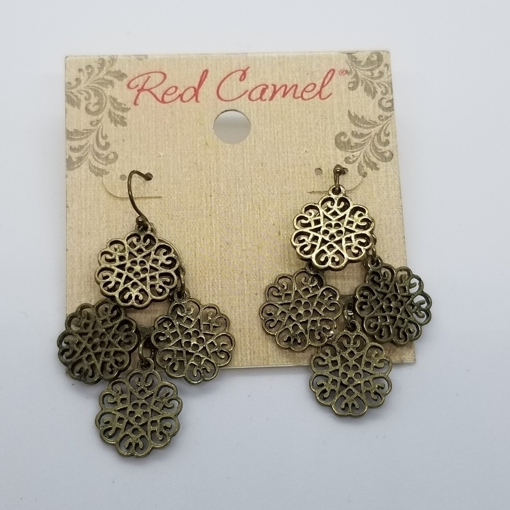 NWT Red Camel gold dangle earrings